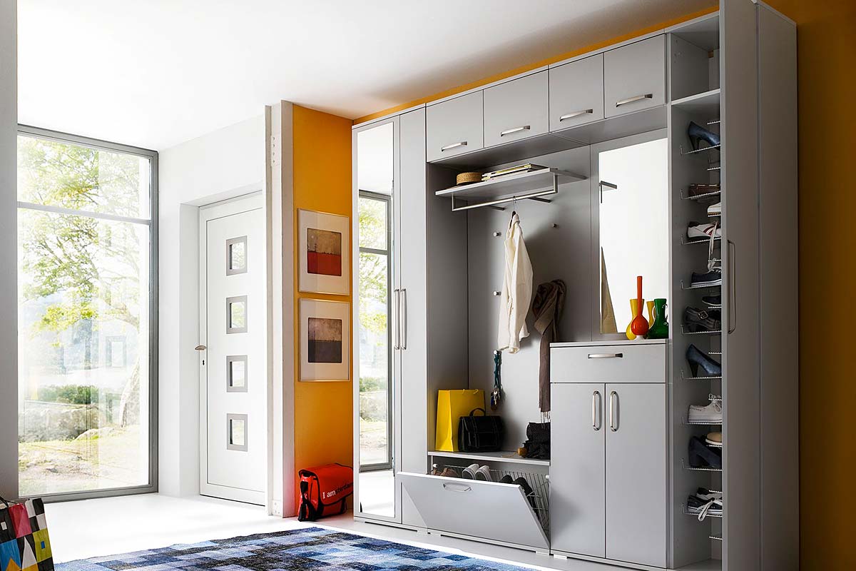 Wardrobe with pull-out system
