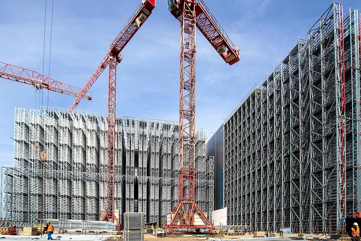 Construction of a large warehouse with grid floors