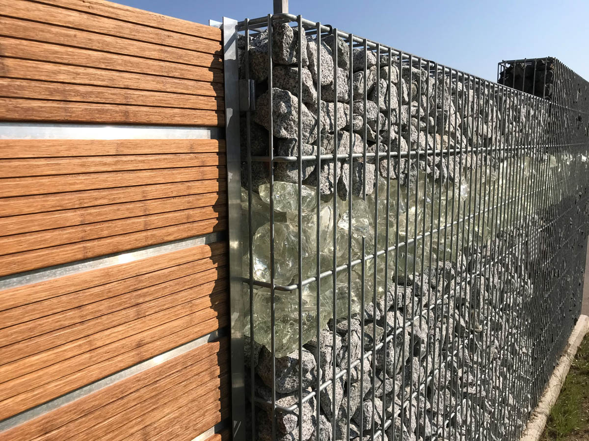 Gabion with wooden elements